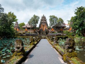 Puri Taman Saraswati