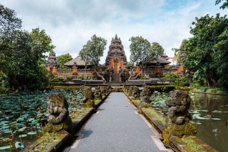 Puri Taman Saraswati