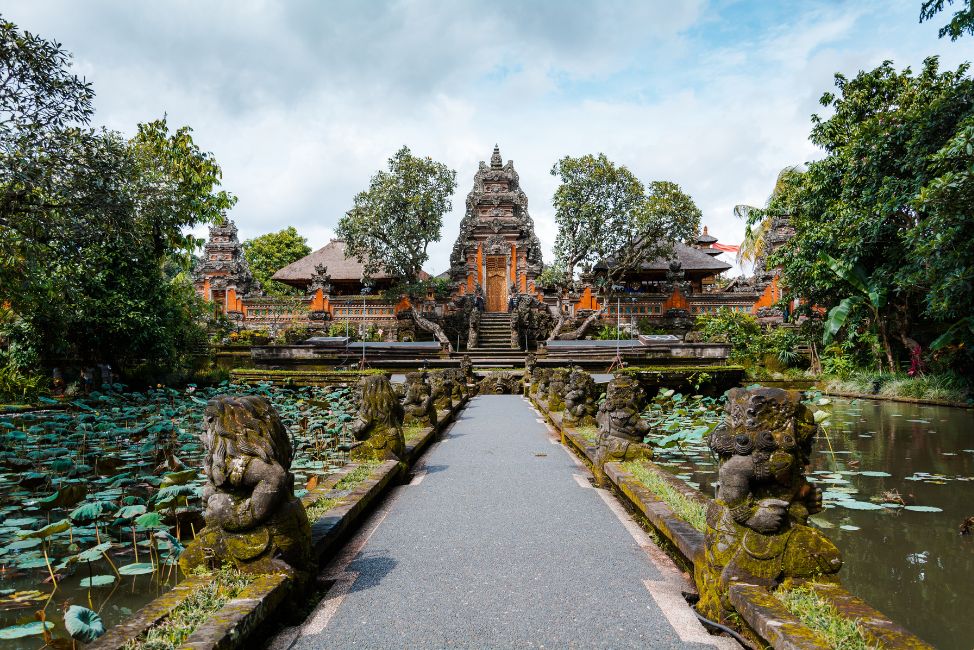 Puri Taman Saraswati
